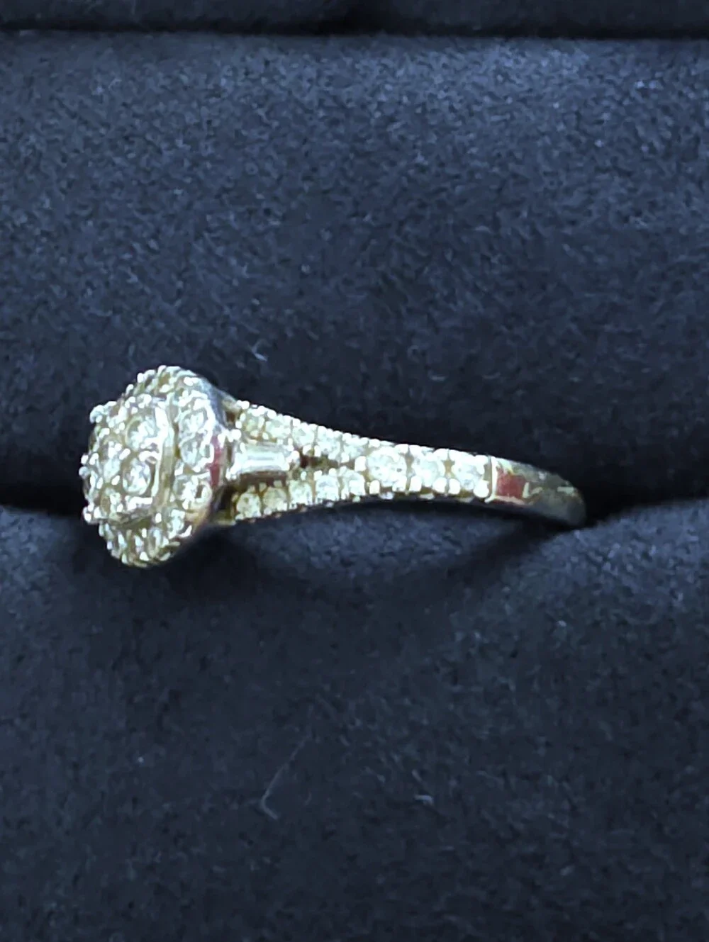 10k Diamond White Gold Ring